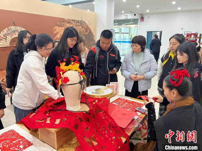 1701912330489549.jpg 中新社5.JPG