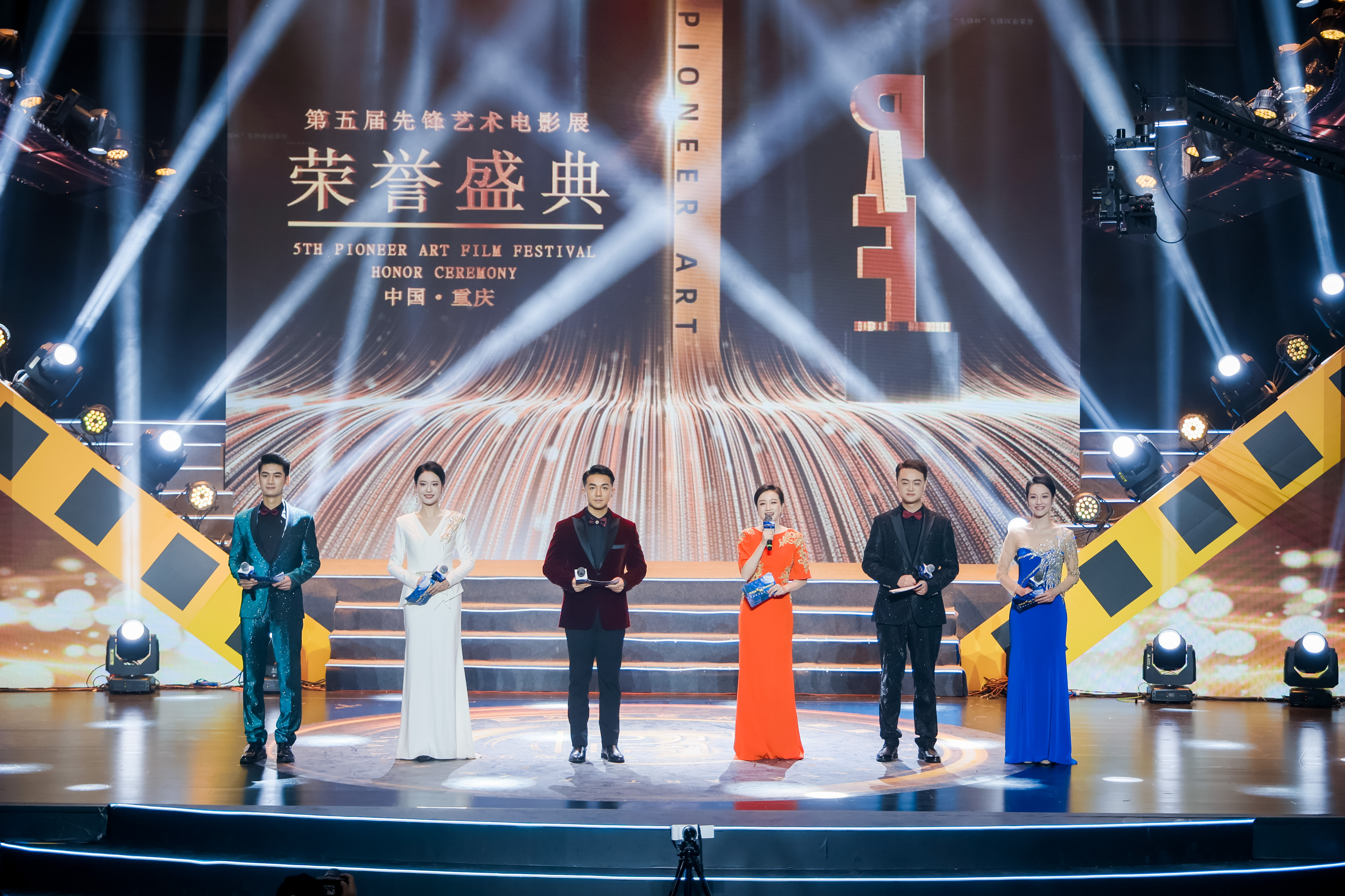 1703065112815202.jpg 主持人.JPG