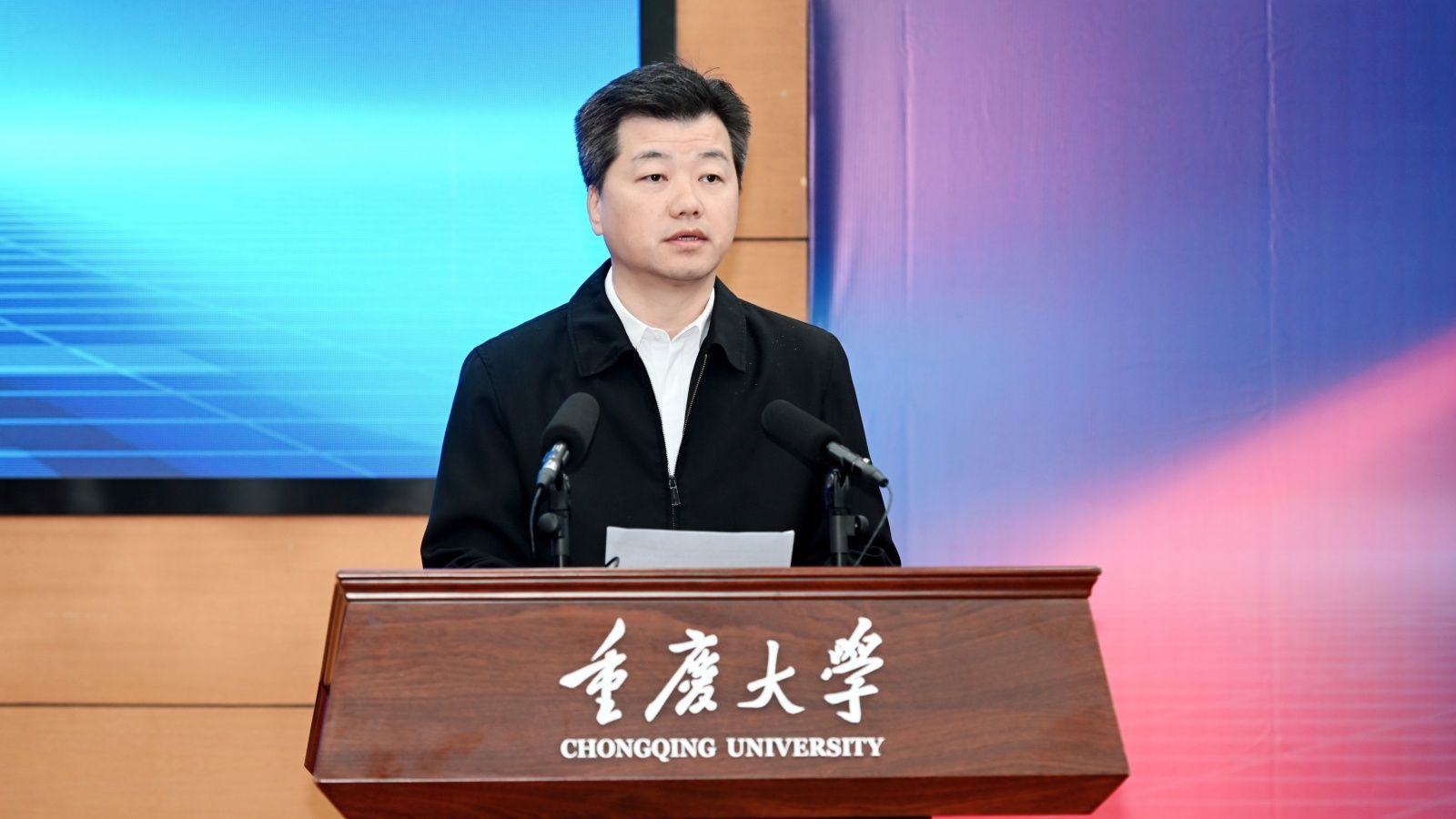 4：沙坪壩區(qū)人民政府副區(qū)長凌健_副本.jpg