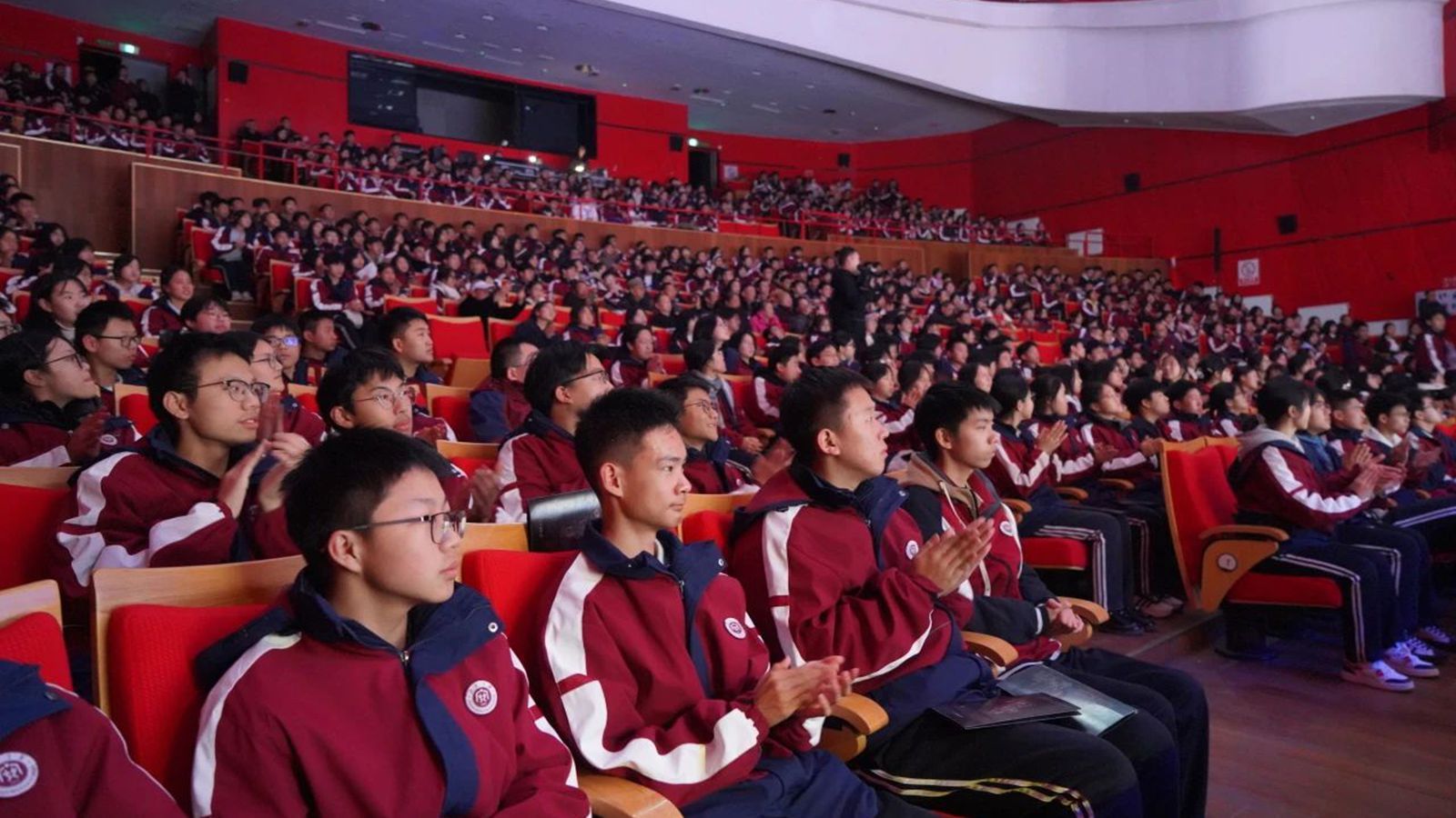 17-2024年12月首次走出重慶在廣安為廣安中學學生代表演出3_副本.jpg