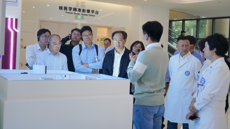 2、考察參觀四川大學轉(zhuǎn)化醫(yī)學國家重大科技基礎(chǔ)設(shè)施.jpg