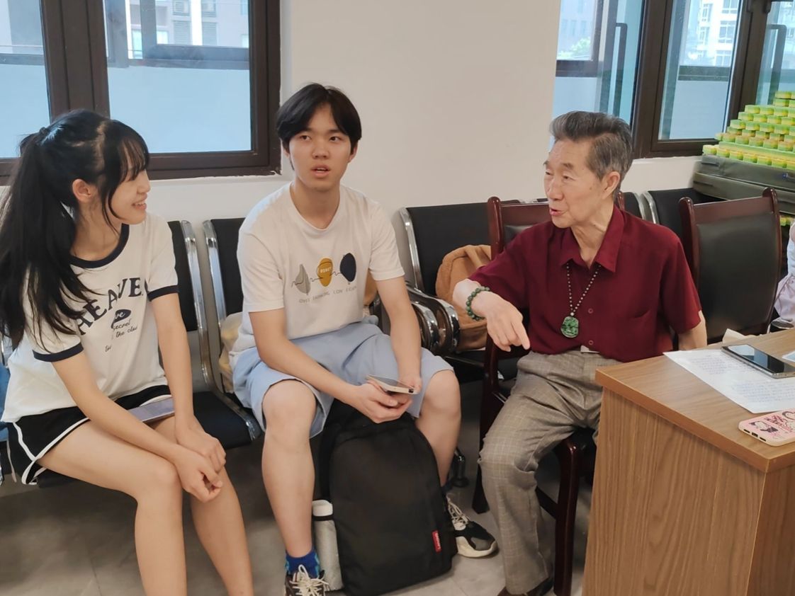 “渝見(jiàn)川劇”實(shí)踐團(tuán)+走訪川劇非遺傳承人孫宗燊老師_副本.jpg